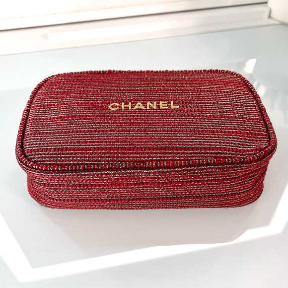 Chanel Holiday 2022 Makeup Bag - Picture 7 of 8